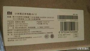 小米筆記本？看樣子面板是鋁模具